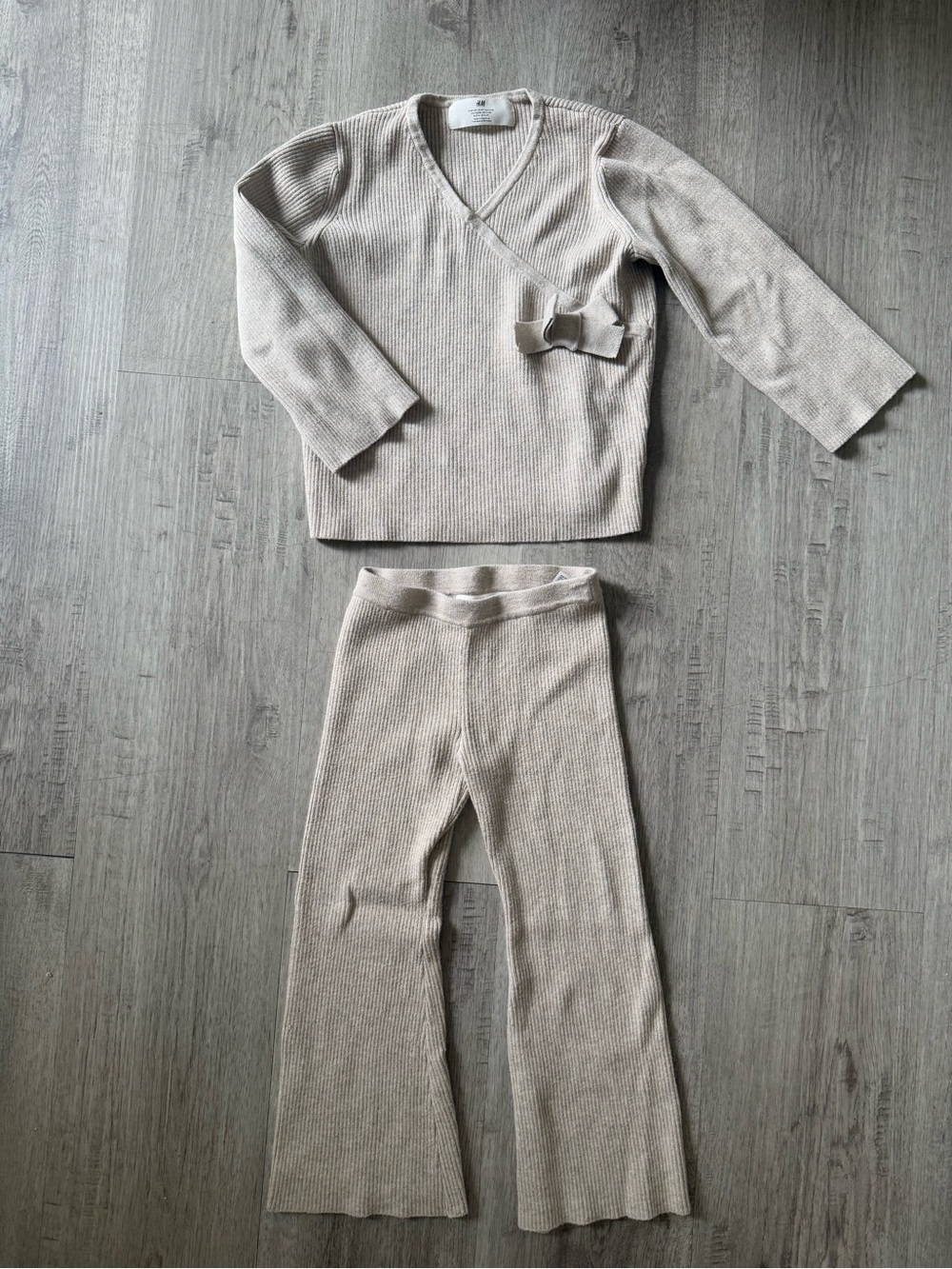 H&M Cream Ribbed Kids Lounge Set with Bow Detail